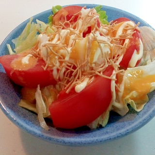 レタス・トマト・ポテト・パリパリ麺のサラダ